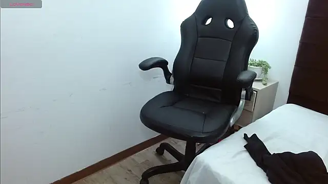 AlexandraJones  online show from 13, 9, 2025