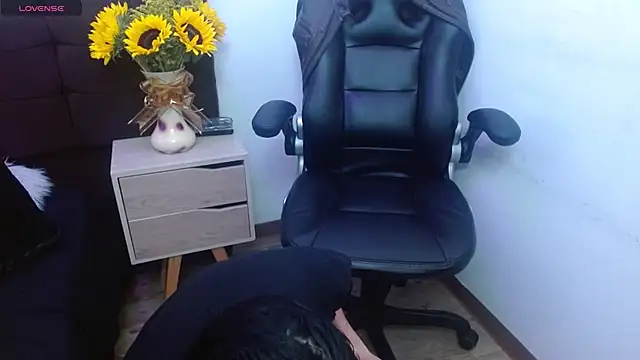 AlexandraJones  online show from 27, 10, 2025