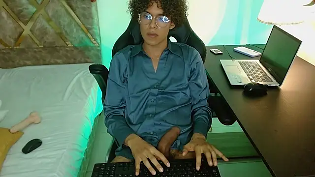 nickolas moon online show from 30, 12, 2024