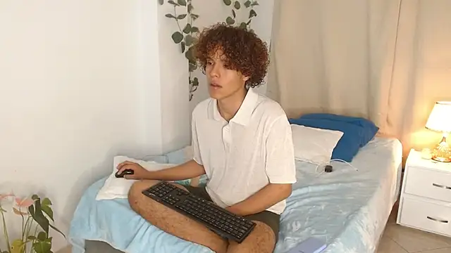 nickolas moon online show from 4, 2, 2025