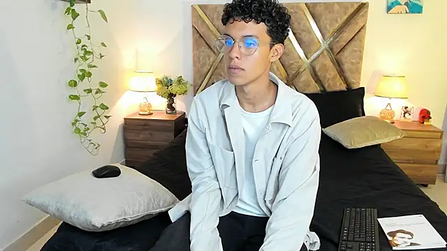 nickolas moon online show from 29, 10, 2025