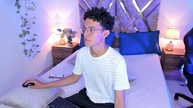 nickolas moon online show from 15, 10, 2025