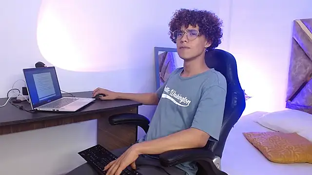 nickolas moon online show from 14, 2, 2025