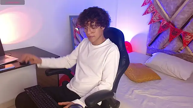 nickolas moon online show from 17, 2, 2025