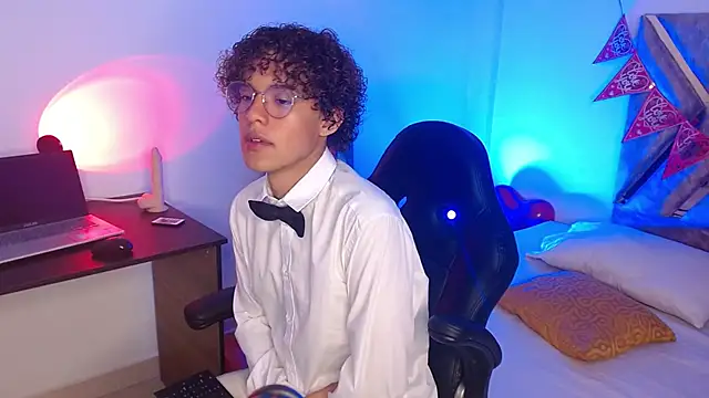 nickolas moon online show from 18, 2, 2025