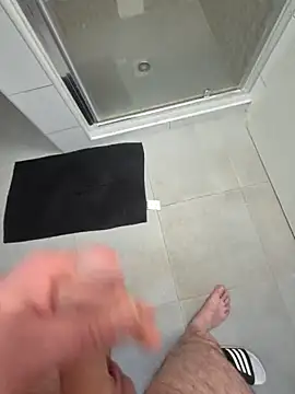 kisbiro77777 online show from 15, 4, 2026