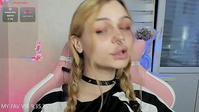 shy melony online show from 18, 4, 2026