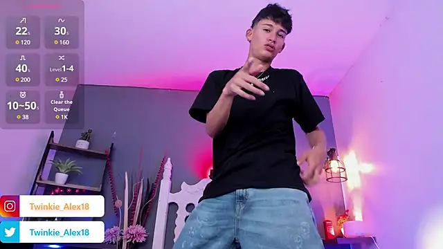 Twinkie-Alex18 online show from 4, 3, 2025