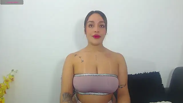Snapshot of RenataBrown chatting on 25, 4, 2026 RenataBrown online show from 25, 4, 2026