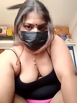 Hotmilfxox online show from 4, 1, 2025