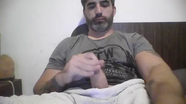 ozzypsico13 online show from 15, 4, 2026