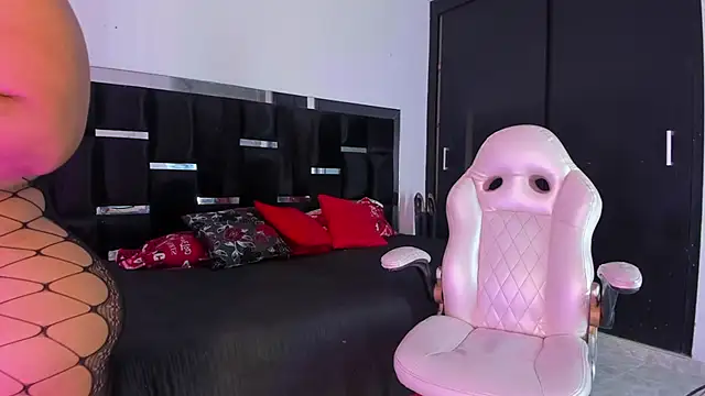 Tasha Sant online show from 10, 11, 2025