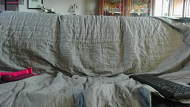 Snapshot of LauraMonolo chatting on 5, 6, 2026 LauraMonolo online show from 5, 6, 2026