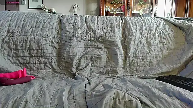 Snapshot of LauraMonolo chatting on 5, 6, 2026 LauraMonolo online show from 5, 6, 2026