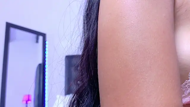 Skinny hottie18 online show from 27, 9, 2025