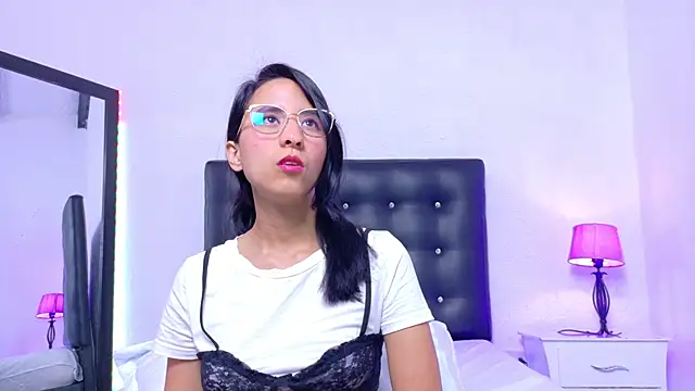 Skinny hottie18 online show from 13, 9, 2025