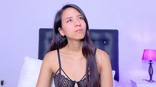 Skinny hottie18 online show from 2, 4, 2026