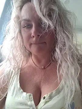 Snapshot of candy_queeen chatting on 30, 5, 2026 candy queeen online show from 30, 5, 2026