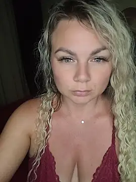 Snapshot of candy_queeen chatting on 30, 7, 2026 candy queeen online show from 30, 7, 2026