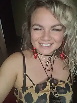 Snapshot of candy_queeen chatting on 10, 7, 2026 candy queeen online show from 10, 7, 2026