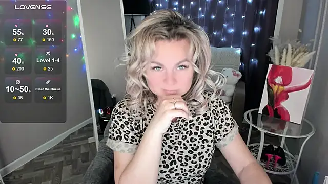 Snapshot of candy_queeen chatting on 10, 5, 2026 candy queeen online show from 10, 5, 2026