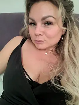 candy queeen online show from 12, 10, 2025