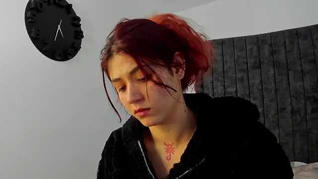 Snapshot of AnnyCherry_ chatting on 8, 11, 2025 AnnyCherry online show from 8, 11, 2025