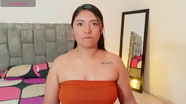 Snapshot of DIANEE_01 chatting on 19, 5, 2026 DIANEE 01 online show from 19, 5, 2026