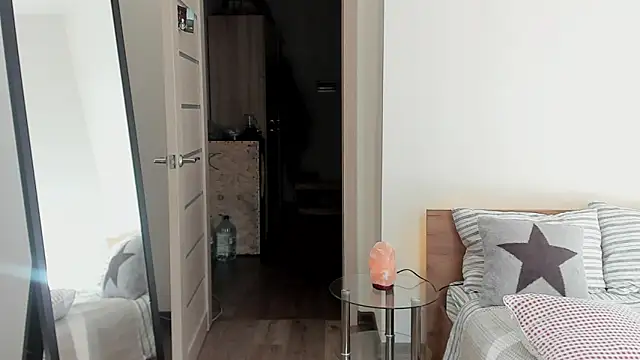 Stella Sunny online show from 5, 4, 2026