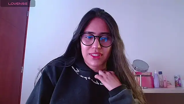 Snapshot of Paris-love chatting on 6, 12, 2024 Paris-love online show from 6, 12, 2024