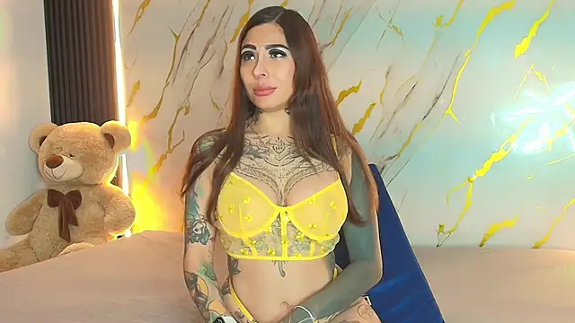 Snapshot of EmiliMontero chatting on 7, 7, 2026 EmiliMontero online show from 7, 7, 2026