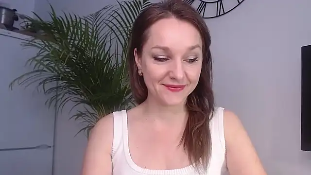 Snapshot of AliciaDesire chatting on 5, 2, 2025 AliciaDesire online show from 5, 2, 2025