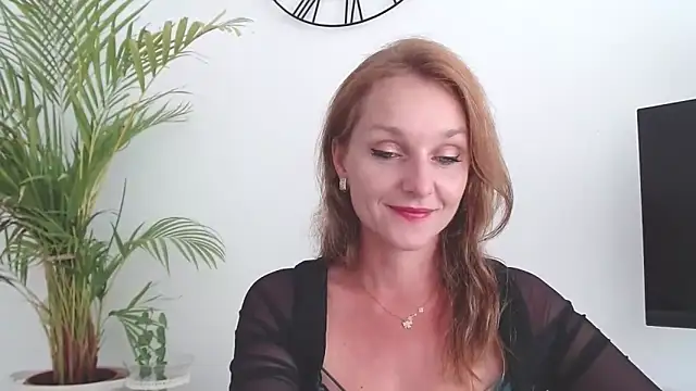 Snapshot of AliciaDesire chatting on 9, 9, 2025 AliciaDesire online show from 9, 9, 2025