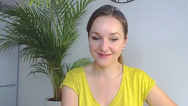 Snapshot of AliciaDesire chatting on 2, 12, 2024 AliciaDesire online show from 2, 12, 2024
