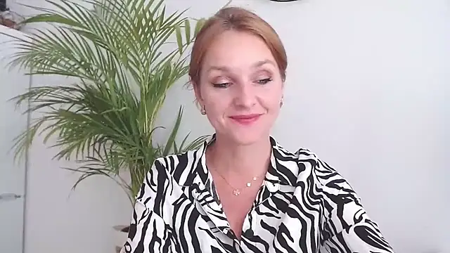 Snapshot of AliciaDesire chatting on 29, 9, 2025 AliciaDesire online show from 29, 9, 2025