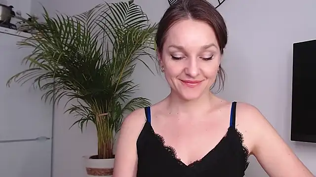 Snapshot of AliciaDesire chatting on 11, 2, 2025 AliciaDesire online show from 11, 2, 2025