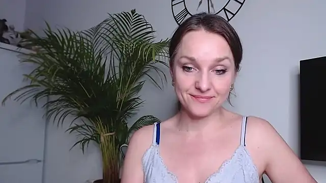 Snapshot of AliciaDesire chatting on 12, 2, 2025 AliciaDesire online show from 12, 2, 2025
