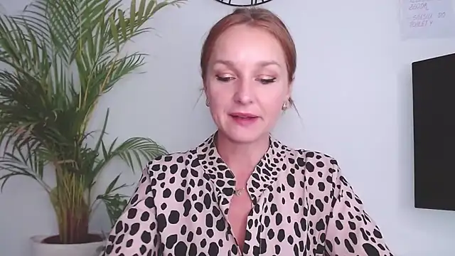 Snapshot of AliciaDesire chatting on 16, 9, 2025 AliciaDesire online show from 16, 9, 2025