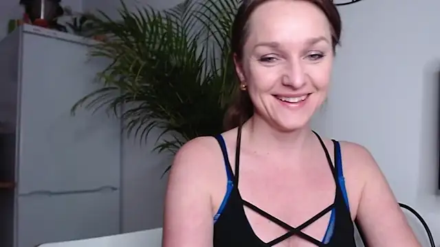 Snapshot of AliciaDesire chatting on 13, 2, 2025 AliciaDesire online show from 13, 2, 2025