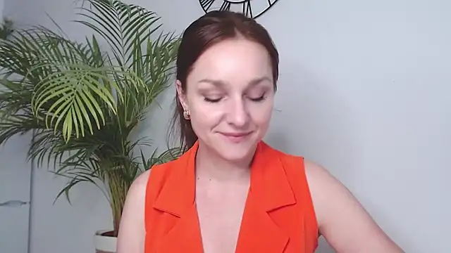 Snapshot of AliciaDesire chatting on 12, 3, 2025 AliciaDesire online show from 12, 3, 2025