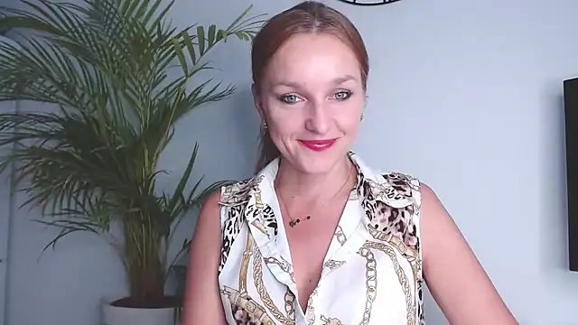 Snapshot of AliciaDesire chatting on 1, 10, 2025 AliciaDesire online show from 1, 10, 2025