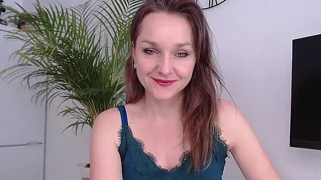 Snapshot of AliciaDesire chatting on 4, 2, 2025 AliciaDesire online show from 4, 2, 2025