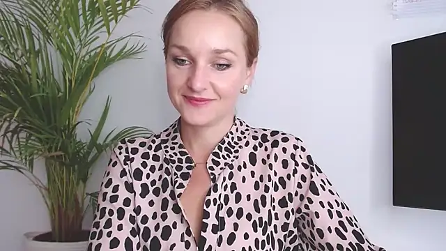 Snapshot of AliciaDesire chatting on 26, 9, 2025 AliciaDesire online show from 26, 9, 2025