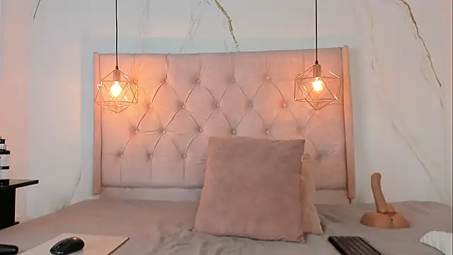 zamira 44 online show from 7, 4, 2026