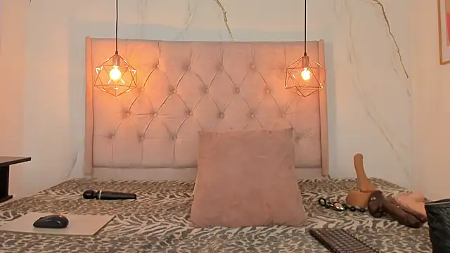 zamira 44 online show from 17, 4, 2026