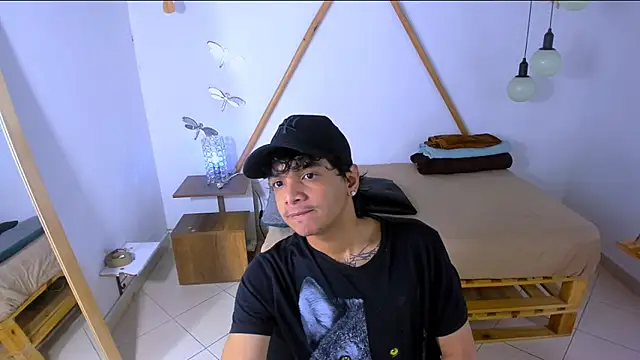 Snapshot of Brand_habes chatting on 13, 10, 2025 Brand habes online show from 13, 10, 2025