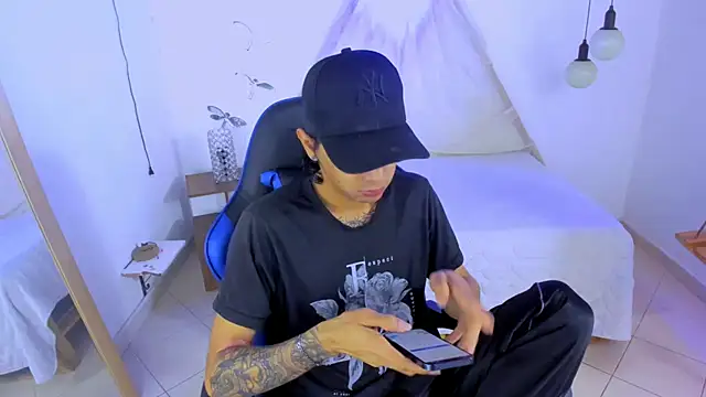 Snapshot of Brand_habes chatting on 24, 11, 2025 Brand habes online show from 24, 11, 2025