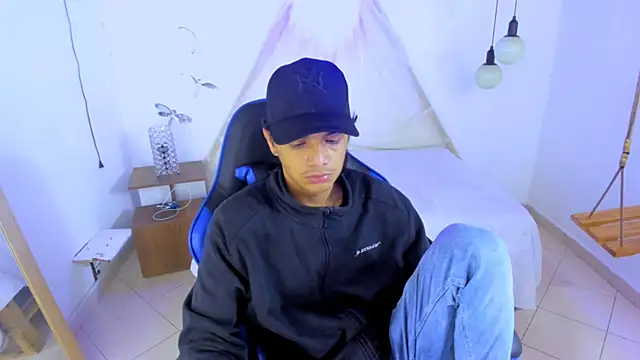 Snapshot of Brand_habes chatting on 1, 12, 2025 Brand habes online show from 1, 12, 2025