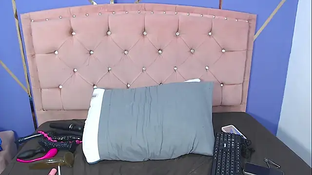 Camila Nolimit online show from 8, 11, 2025