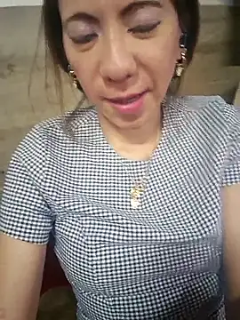 Snapshot of Lunababymylove chatting on 4, 4, 2026 Lunababymylove online show from 4, 4, 2026